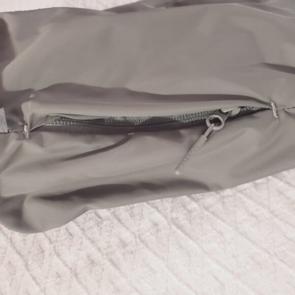 Limited Ed. Lululemon Roll-Top 3L Crossbody Unisex Bag - Picture 14 of 16